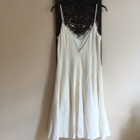 Dress. - Picture 3 of 7